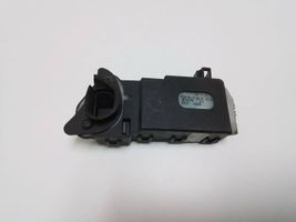 Volvo V50 Siłownik klapki wlewu paliwa 30716754