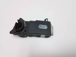 Volvo V50 Siłownik klapki wlewu paliwa 30716754