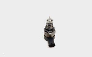 Volvo XC90 Regulator ciśnienia paliwa 30750409