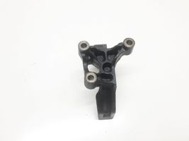 Volkswagen PASSAT B8 Staffa/supporto di montaggio della marmitta 04L25