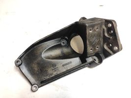 Volvo V40 Supporto di montaggio scatola del cambio 31370633