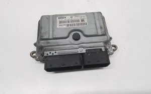 Volvo V50 Engine control unit/module 8667577