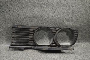 BMW 3 E30 Moulure sous phares 19458839