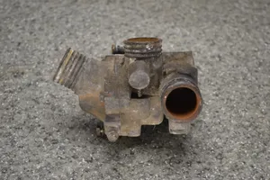 BMW 3 E30 Tuyau de liquide de refroidissement moteur 1265056