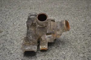 BMW 3 E30 Tuyau de liquide de refroidissement moteur 1265056