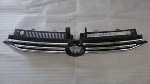 Volkswagen Touran III Grille calandre supérieure de pare-chocs avant 5TA853651