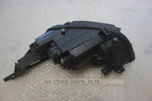 KIA Stonic Lampa przednia 92102H8