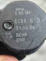 BMW 7 E65 E66 Oro sklendės varikliukas 6935084