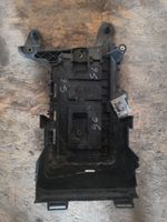 Volkswagen Golf VI Vassoio batteria 1K0915333