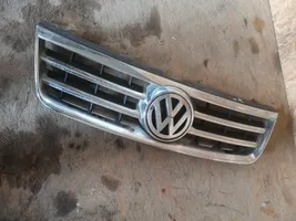 Volkswagen Touareg I Grille calandre supérieure de pare-chocs avant 