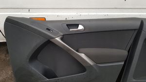 Volkswagen Tiguan Set di rivestimento del pannello della portiera 