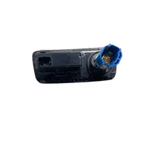 Audi Q3 F3 USB-pistokeliitin 575035954