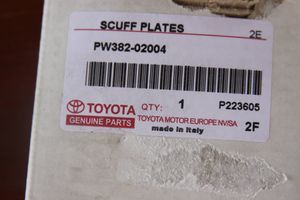 Toyota C-HR Garniture de marche-pieds / jupe latérale PW38202004