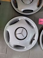 Mercedes-Benz E W210 Mozzo/copricerchi/borchia della ruota R15 