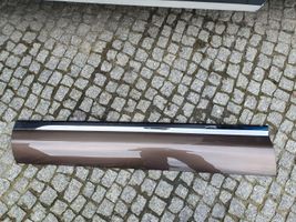 Volkswagen Touareg II Moulure de porte avant 2K3853535