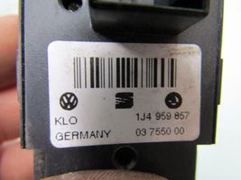 Volkswagen Golf IV Stiklo kėbule (fortkės) jungtukas 1J4959857