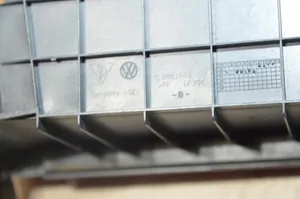 Volkswagen Touareg I Boîte / compartiment de rangement pour tableau de bord 7L0882602