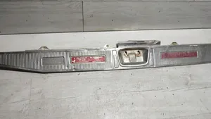 Mercedes-Benz E W124 Rivestimento di protezione sottoporta del bagagliaio/baule 