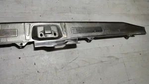 Mercedes-Benz E W124 Rivestimento di protezione sottoporta del bagagliaio/baule 