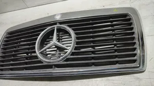 Mercedes-Benz 190 W201 Priekšējais režģis 