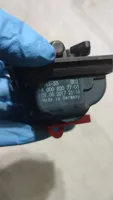 Mercedes-Benz A W176 Verrouillage du bouchon du réservoir de carburant A0008207703