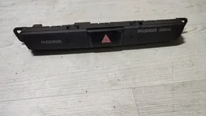 Mitsubishi ASX Hätävilkkujen kytkin 8002C587