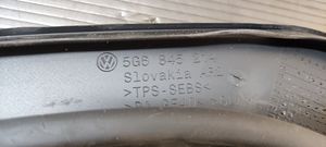 Volkswagen Golf VII Mažasis "A" galinių durų stiklas 5G6845214