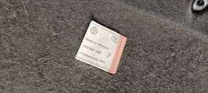 Volkswagen Golf V Tavaratilan sivuverhoilu 1K9867428