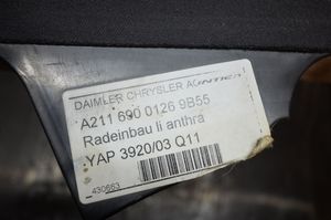 Mercedes-Benz E W211 Rivestimento inferiore laterale del sedile posteriore A2116900126