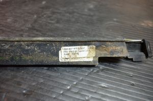 Volkswagen Tiguan Moulure de vitre de la porte avant 5N0837475