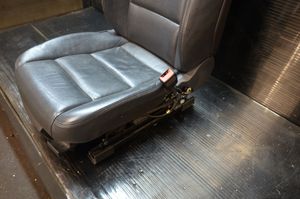 Audi A6 S6 C6 4F Priekinė keleivio sėdynė 
