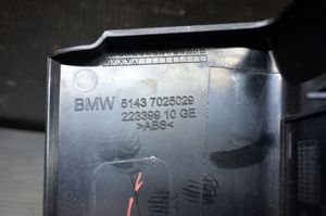 BMW 5 E60 E61 Kojų erdvės šonine apdaila 7025029