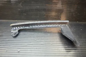 Audi Q7 4L Rail de pare-brise de porte arrière 4L0839067