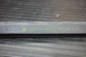 Opel Zafira B Joint d'étanchéité de vitre avant 13132073