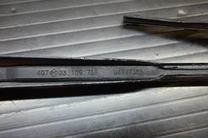 Chrysler Voyager Front wiper blade arm 04717365B