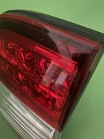 Toyota Land Cruiser (J100) Lampy tylnej klapy bagażnika 8158060130