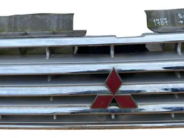 Mitsubishi Pajero Front bumper upper radiator grill MB831059