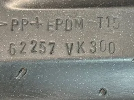 Nissan Navara D22 Mascherina/griglia fendinebbia anteriore 62257VK300