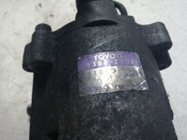 Toyota Avensis Verso Alipainepumppu 293002702D