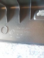 Volkswagen Golf VI Moldura de la puerta/portón del maletero 5K6867605