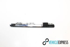 Toyota Avensis T270 Kojelaudan hansikaslokeron lista 5547405120