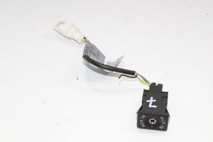 Volkswagen PASSAT CC Connettore plug in AUX 3C0971154