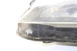 Toyota Avensis T270 Lampa przednia 