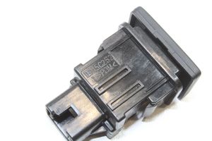 Toyota Avensis T270 Hebel Tankdeckel Tankklappe 15C252