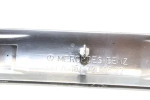 Mercedes-Benz ML W164 Moulure/baguette de porte avant A1647200522