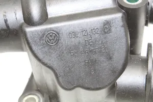 Volkswagen Scirocco Boîtier de thermostat 03L121132Q
