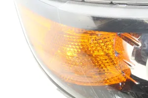 KIA Sorento Lampa przednia 921022P090