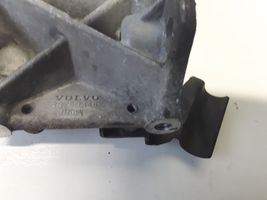 Volvo C30 Support de compresseur de clim 30750940