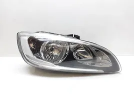 Volvo S60 Lampa przednia 31420270