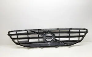 Volvo V40 Grotelės viršutinės 31283762